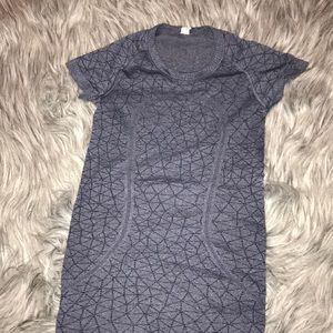 Lululemon tee